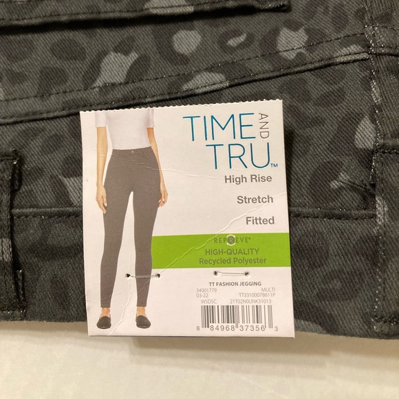 Time And Tru | NWT Women’s Animal Print High Rise Stretch Fitted Jeans - Picture 7 of 10